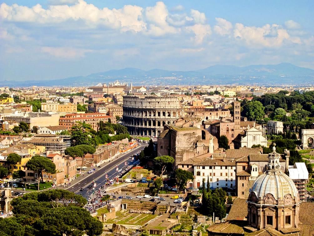 Вид на Колизей и развалины Римского Форума с Капитолийского холма